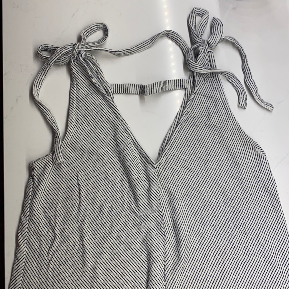 Lucky brand light cotton top with cute details